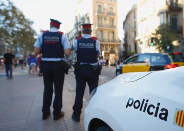 Un mosso, a judici per enregistrar les seves companyes en roba interior
