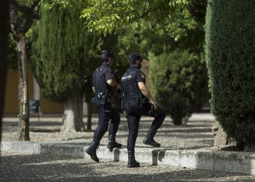 Un policía fingió ser promotor musical para abusar de menores
