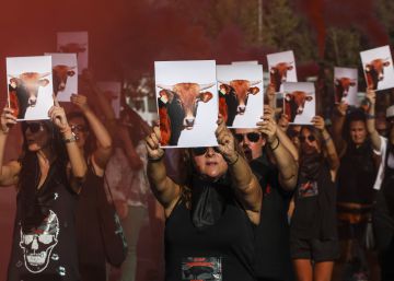 Protesta de los animalistas contra las becerradas en Madrid