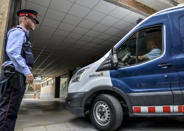 Trobada morta a casa seva una dona embolicada amb plàstics a Sils