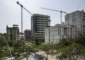 Colau construye 4.644 pisos sociales en 72 solares