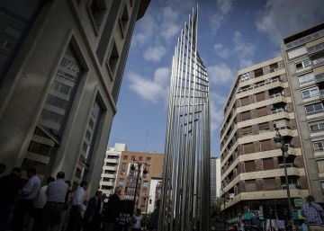 València instala la obra ‘Donar-li voltes’ del escultor Andreu Alfaro