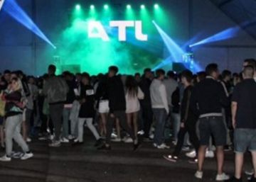 Dos agentes heridos leves tras una pelea entre bandas latinas en la Carpa Joven de Arganda del Rey