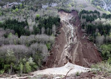 El síndic de Greuges investiga el desprendimiento de arcilla sobre el río Garona en Aran