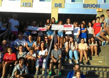 Alumnos y padres se encierran en el IES de Brión para pedir profesores