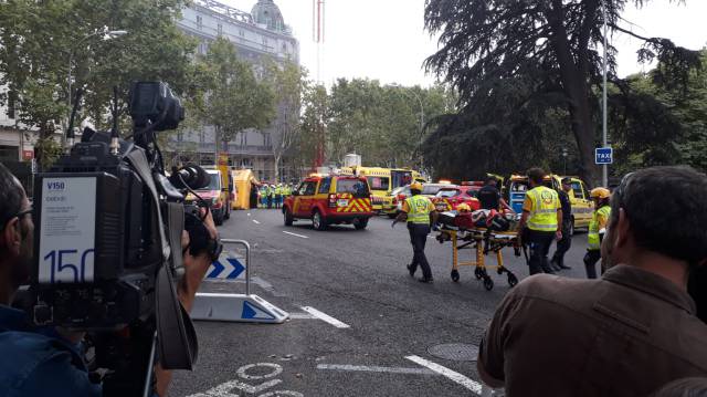 Equipos de emergencia, en el hotel Ritz de Madrid.