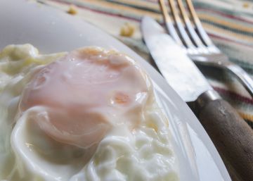 Huevo frito y pimientos asados