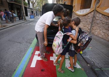 ‘Petó i adeu’, la iniciativa per eliminar els col·lapses de trànsit als accessos de les escoles
