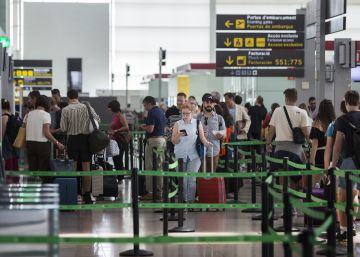 El fuerte aumento de los vuelos en verano encorseta la gestión en El Prat