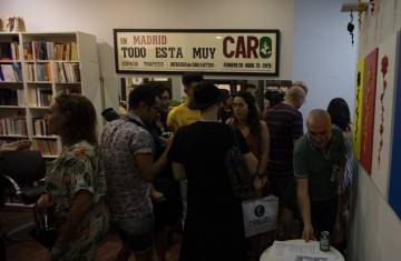Zona de libros de La Pelubrería, en Malasaña.