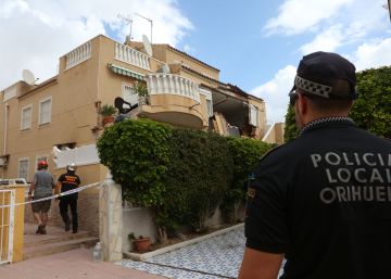 Dos heridos leves tras el derrumbe de un bungaló en Orihuela
