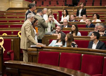 L’oposició carrega contra els partits independentistes per degradar el Parlament