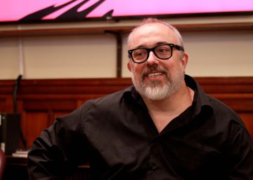 Alex de la Iglesia: “El humor es lo único que nos ata a la vida”