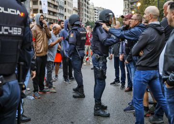 Un fuerte despliegue policial impide incidentes en la manifestación del 9 d’Octubre en Valencia