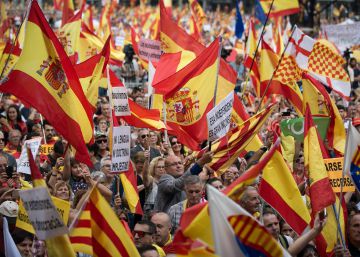 Miles de personas se manifiestan en Barcelona por la unidad de España