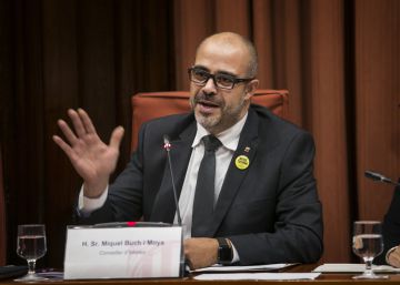 Buch reivindica en el Parlament las órdenes políticas a los Mossos