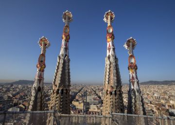 Colau i la Sagrada Família pacten la regularització de les obres