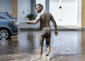 Un centenar de evacuados, clases suspendidas y el transporte afectado por la lluvia en Valencia y Castellón