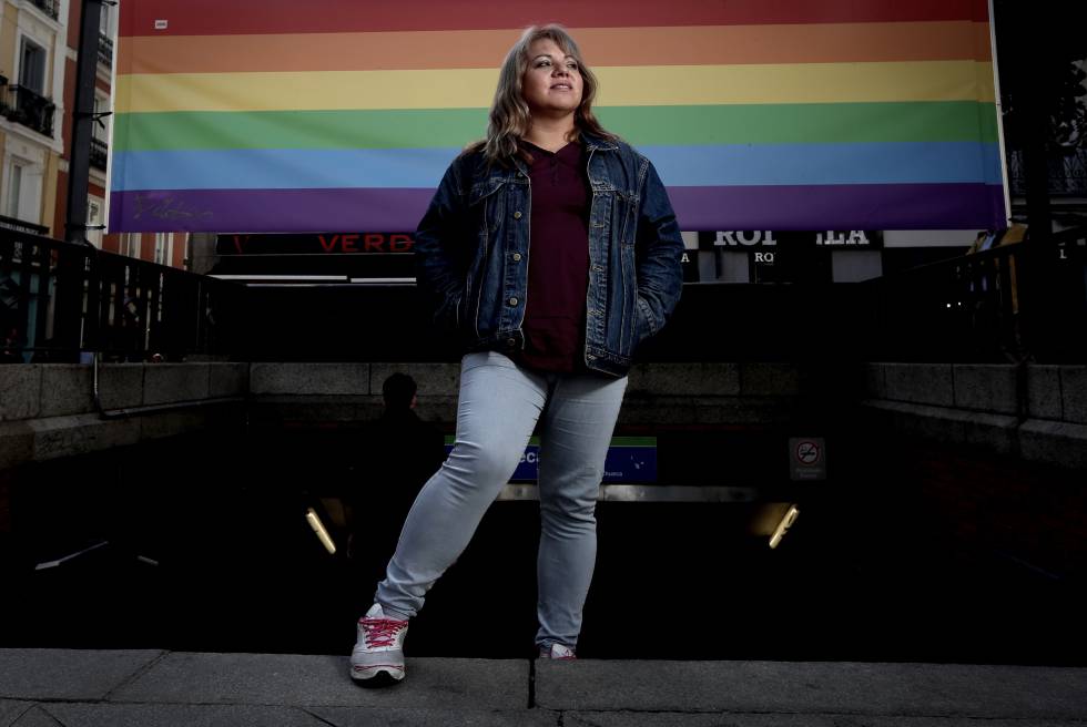 Fabiana Castro en la boca del metro de Chueca este lunes.