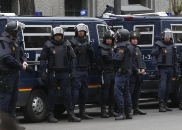 La policía abate dos perros en un registro antidroga en Hortaleza
