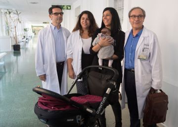 Una dona amb menopausa precoç dona a llum al Clínic amb un dels seus òvuls
