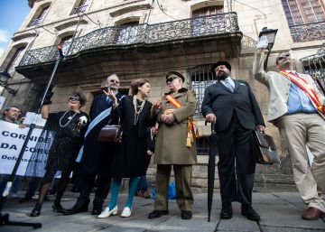 El pueblo ‘roba’ las llaves de Meirás y del palacio de Cornide a Franco