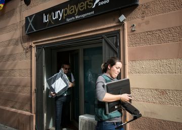 La Guàrdia Civil busca més entrades falses al Camp Nou