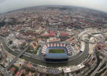 Las asociaciones vecinales exigen al Ayuntamiento que no se derribe el Calderón en periodo lectivo