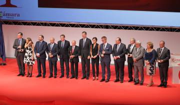 El Rey alaba la “fortaleza” y el “dinamismo” de la empresa valenciana