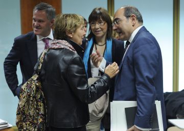 Las sospechas de fraude en las oposiciones de Osakidetza fuerzan la dimisión de su directora