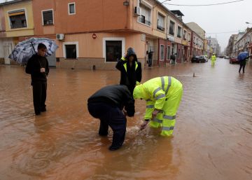 Inundaciones, clases suspendidas y 500 litros de lluvia acumulados en el temporal de Valencia