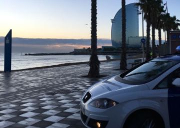 Detinguts per tancar el fill en un cotxe per anar de festa a Barcelona