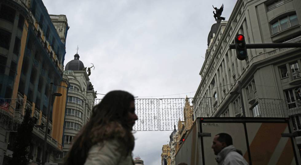 Estatuas en los tejados de Gran Vía.