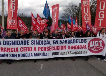 Una marcha de UGT recorre Cervo contra los despidos y la “persecución sindical” en Sargadelos
