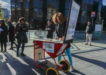 Barcelona instala puntos de información contra la economía sumergida en el empleo del hogar