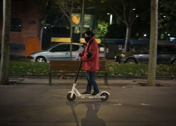 Herida grave una mujer tras ser atropellada por un patinete eléctrico en Sabadell