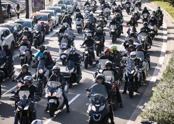 Uns 3.000 motoristes protesten a Barcelona contra el veto a les zones de baixes emissions