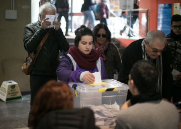 Estudiantes de la UB y la UPF organizan un referéndum sobre la monarquía
