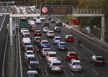 La polución obliga a reducir la velocidad en la M-30 y los accesos
