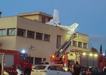Almenys dos morts en estavellar-se una avioneta a Badia del Vallès