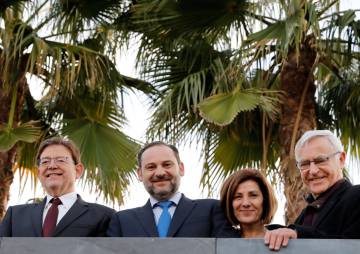 Ximo Puig, José Luis Ábalos, Maite Girau y Joan Ribó, durante su visita al Parque Central.