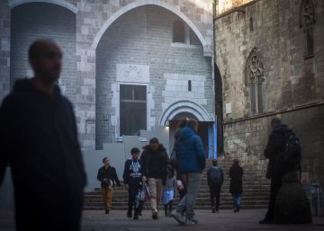La façana del saló del Tinell, a punt per l’any nou