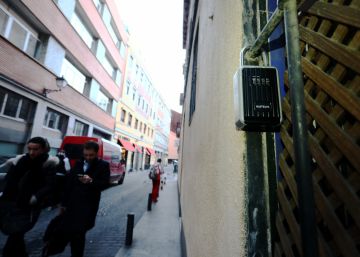 El ‘Comando Loctite’ contra los pisos turísticos