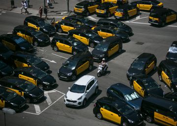 Barcelona quiere que los servicios de Uber o Cabify se contraten con horas de antelación