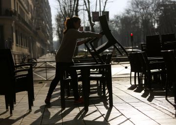 Mujer, joven y dependienta, la empleada pobre de Madrid