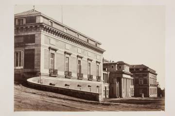 Museo del Prado, vista de la fachada oeste o de Velázquez, hacia 1857, de Charles Clifford.