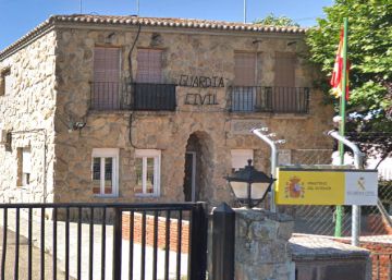 Detenidos por amenazar a dos menores a punta de navaja y obligar a su madre a sacar dinero del banco