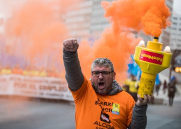 Más de 2.000 personas exigen en A Coruña una solución para Alcoa