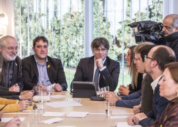 Puigdemont exige a Sánchez una mesa de diálogo para desbloquear los Presupuestos