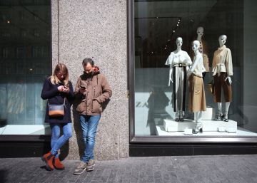 Los madrileños abusan del móvil y de los medicamentos pero fuman cada vez menos